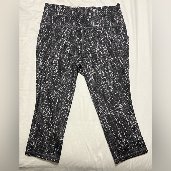 Athleta Salutation II 2 Capri Powervita Serpent 2 side pockets Large - Picture 3 of 10